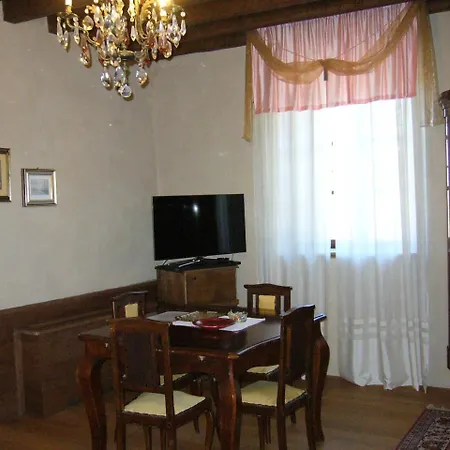 Castello Malaspina Di Gambaro Couette-café