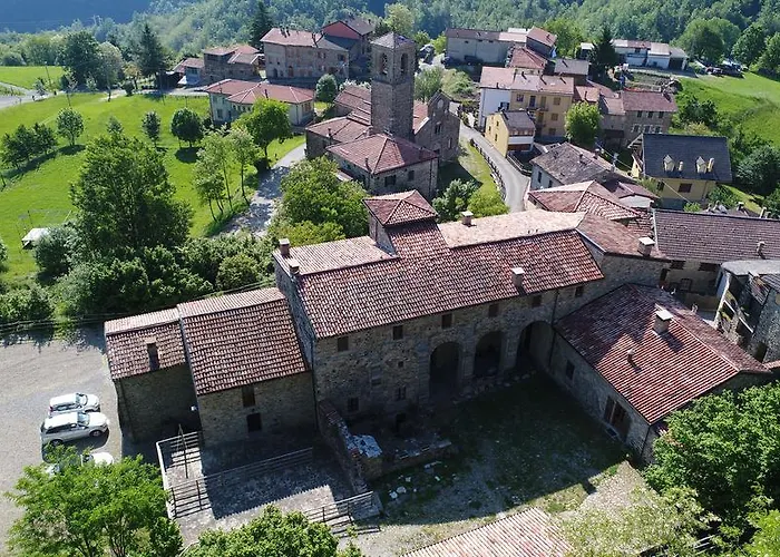 Castello Malaspina Di Gambaro Bed & Breakfast *