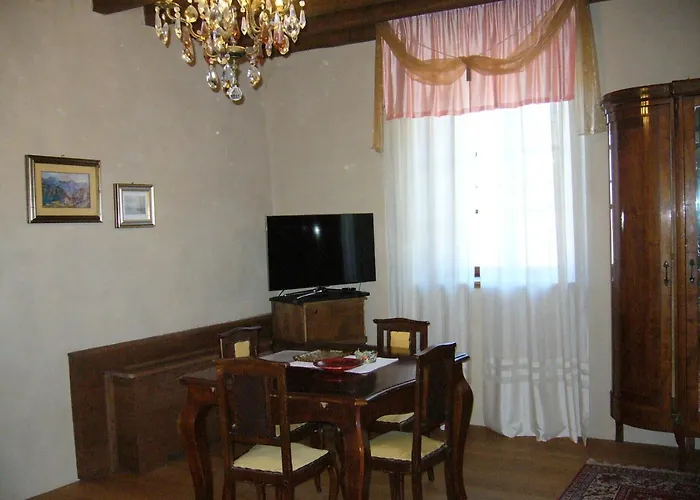 Castello Malaspina Di Gambaro Bed & Breakfast